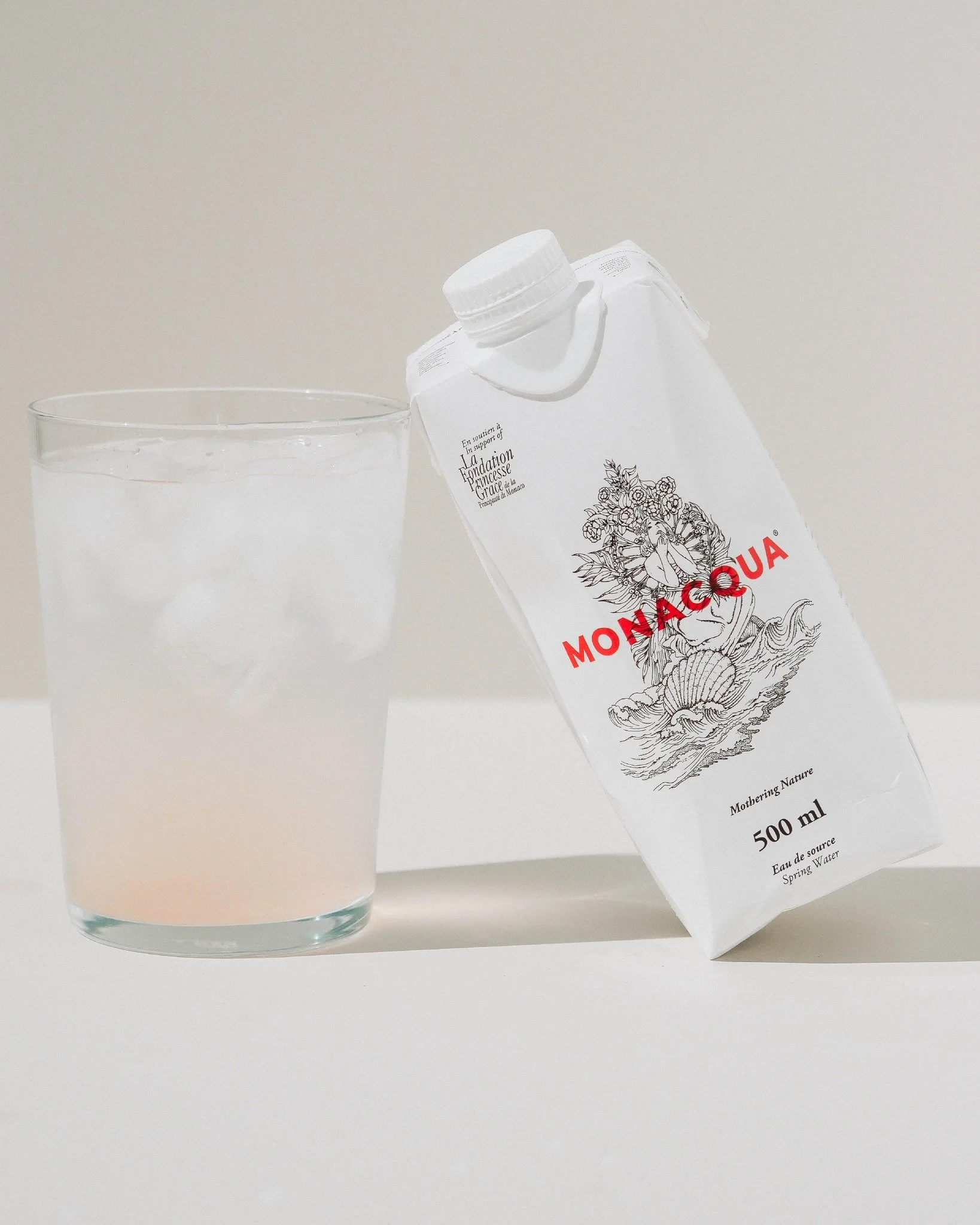 Top tip to stay refreshed: add grapefruit to your water.

It&rsquo;s light, zesty, and naturally uplifting &mdash; the perfect way to brighten your hydration routine. Sometimes the simplest additions make all the difference.

#monacqua #ecofriendly #