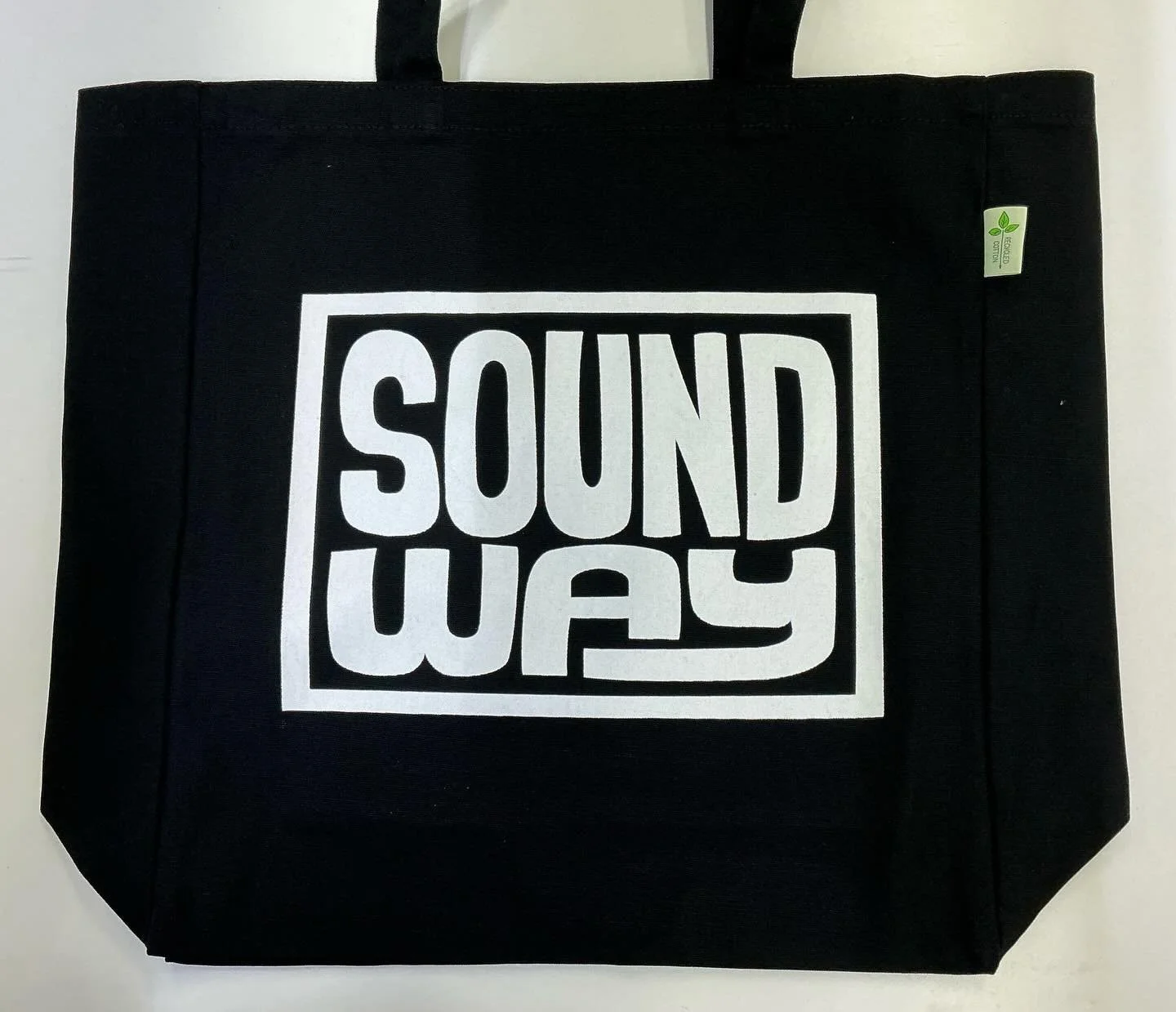 Heavy heavy totes for Soundway Records @soundwayrecords 
#screenprint #totebag #ink