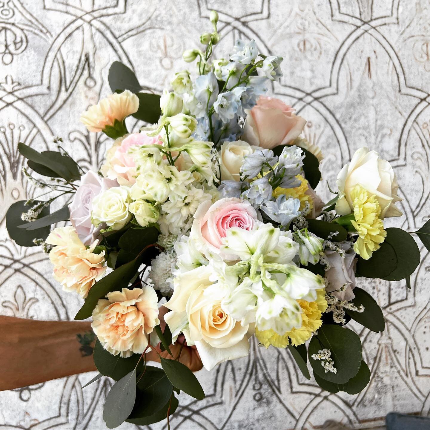 When it comes to bridal bouquets, it&rsquo;s all about details 🌸🌱🌺🌿🌹

WP @mychoice_events
VENUE @villalario
FLOWERS @riccardociceri

#MyChoiceEvents #JustSayYes #D&igrave;SoloDiS&igrave;
#destinationweddinginitaly 
#bridalbouquet #bouquet #weddi