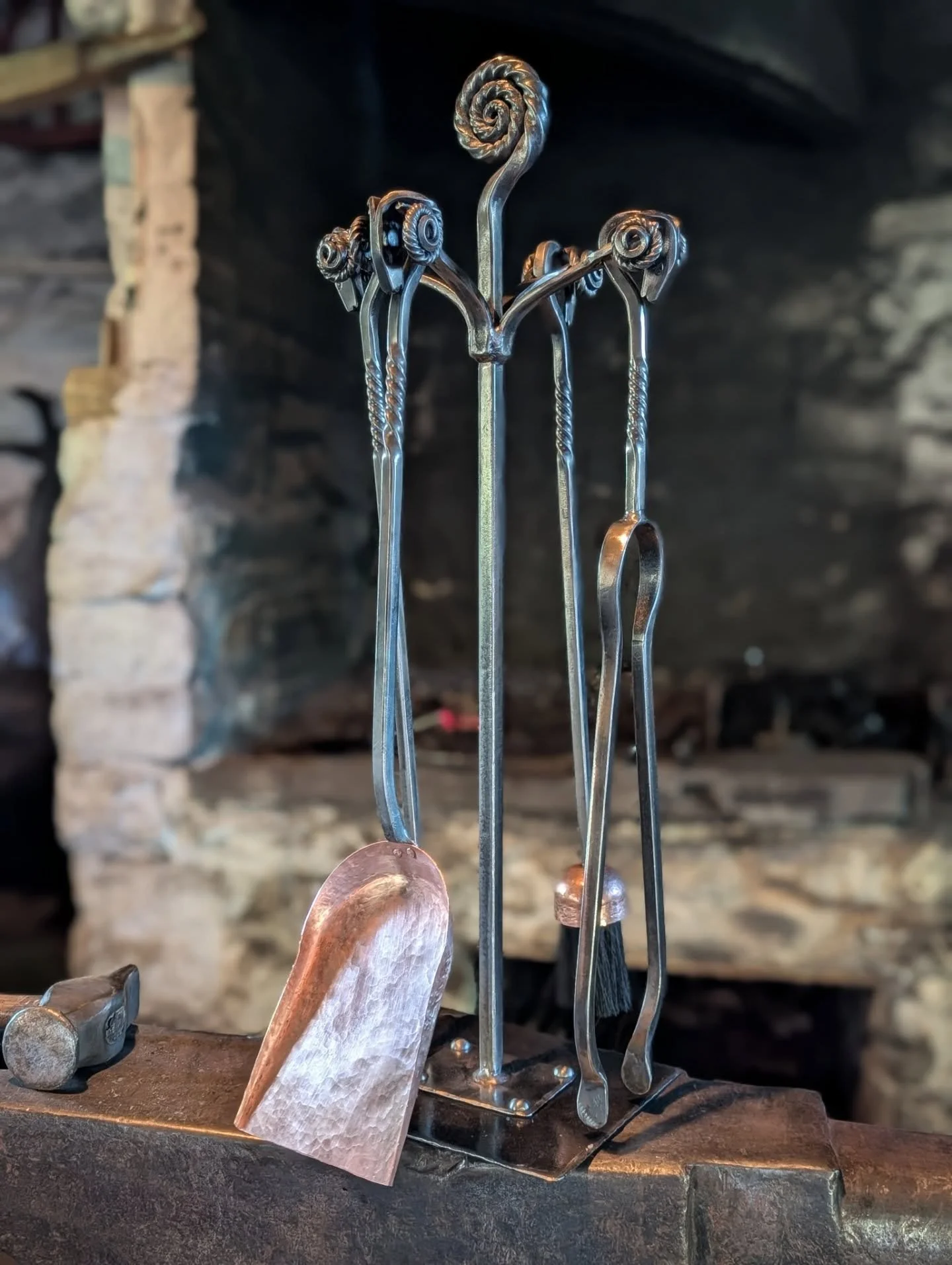 Rams head companion set.  I recently had the pleasure of working with Gerald Monaghan on this companion set with my contribution being the copper work. Completed just in time for the long nights ahead, both functional and beautiful! 

Matthew 

#blac