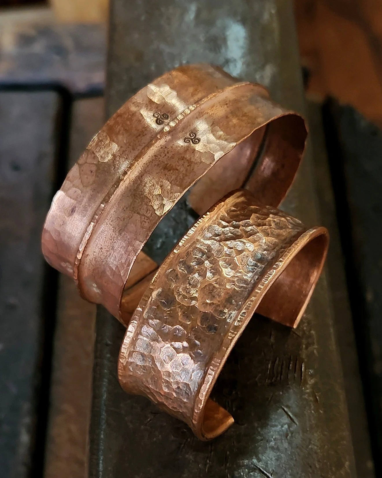 Our first Craft Your Cuff workshop sold out FAST! Thank you for the amazing response 💛And don&rsquo;t worry, we&rsquo;ve added more dates so you can still join us 🙌

👉 Book here: https://www.ticketsource.co.uk/lakeandoak

#copperworkshop #coppersm