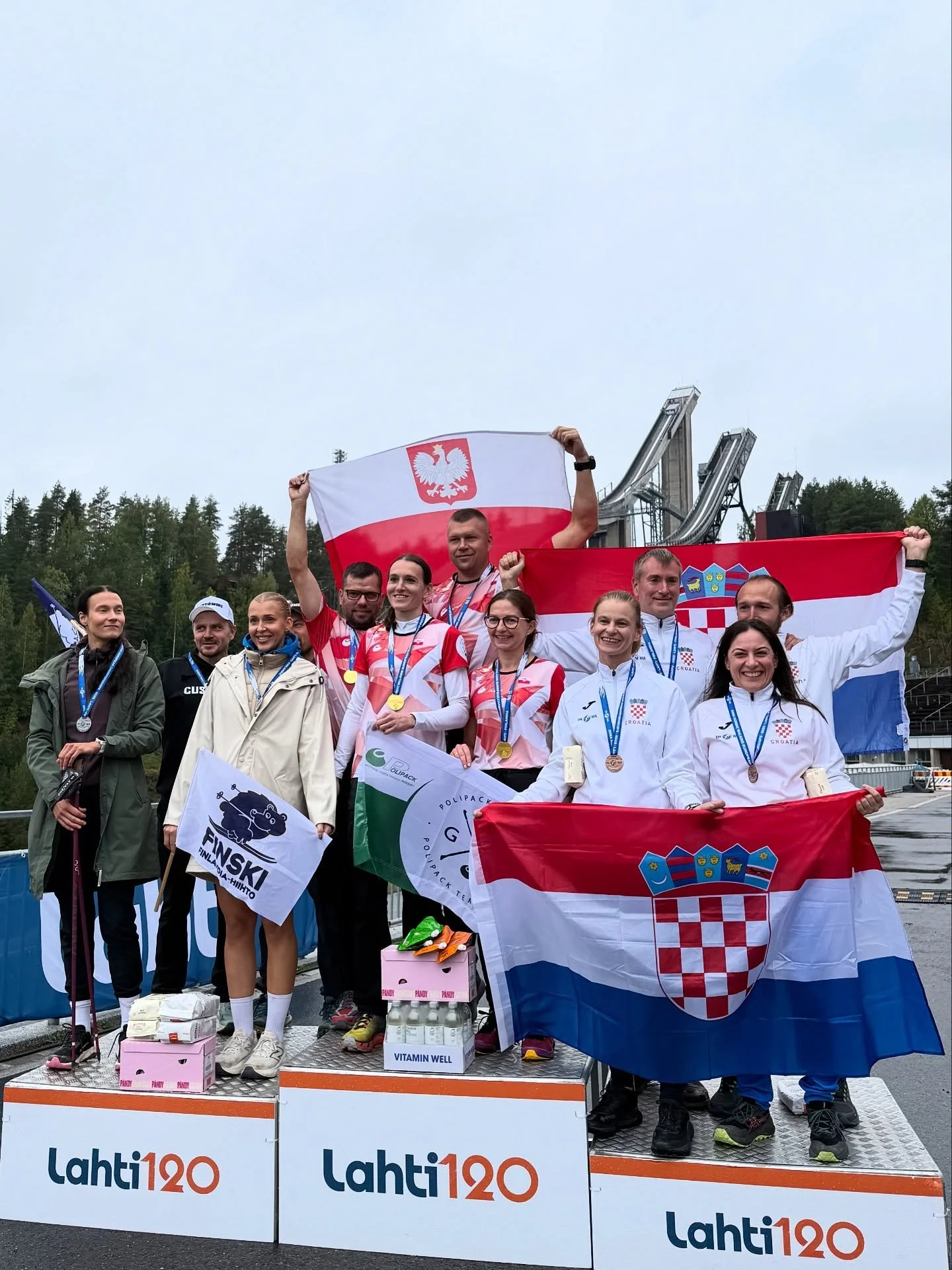 European Championships 4x5k POWERSHOTZ Relay 💥

Not even the rain could stop these teams! 🌧️ Focus, smiles and an incredible amount of energy all the way trough 🤩⚡️

Every lap showed what true team spirit is all about! 🫶🏻

@inwa4nordicwalking 
@