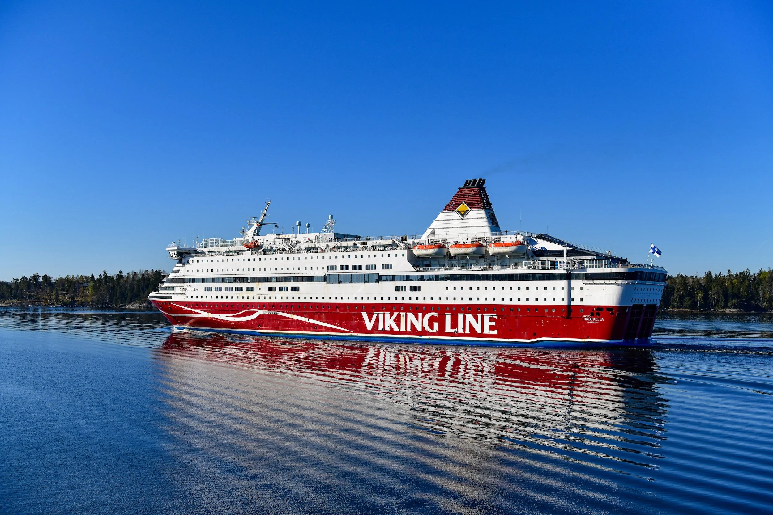 Viking Line kuljettaa osallistujat vähäpäästöisesti Finlandia-hiihtoon ja Sauvakävelyn MM-kisoihin