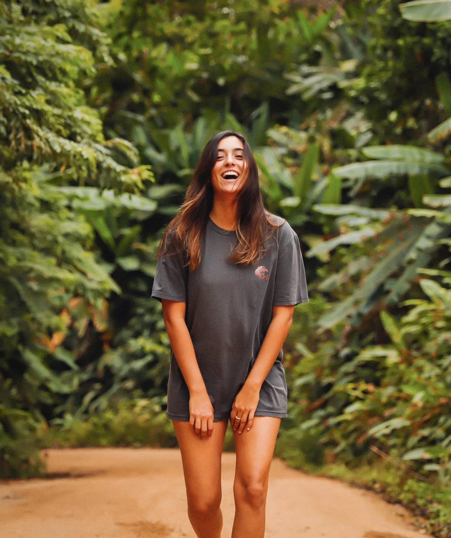 Of course our shirts are unisex!
Jungle girl showing us how it&rsquo;s worn!🌴 @the.junglehead 

#laydays