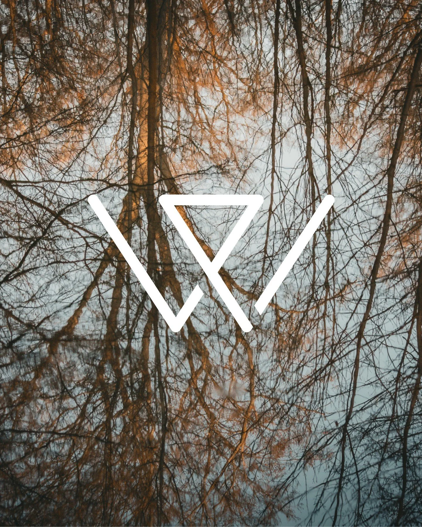 Ein Logo darf leise sein &ndash; und trotzdem viel erz&auml;hlen.

F&uuml;r @psychodynamikklar durfte ich gemeinsam mit @meinhomepageservice ein visuelles Erscheinungsbild entwickeln, das Vertrauen, Klarheit und Beziehung transportiert.
 Besonders sc