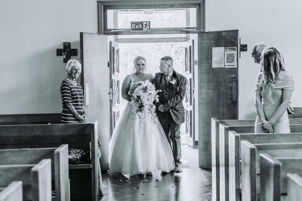 Saint-Clares-Church-Newton-Aycliffe-wedding-photograper (2 of 13).jpg