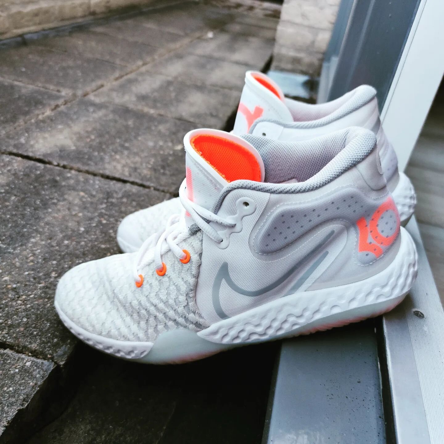 Today we rocking the #kd #sneakers  a.k.a. the Kevin Durant's #Trey5 in white &amp; Orange
#nike