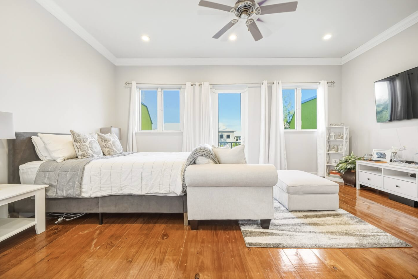 South Ocean Escape, Bahama Stays