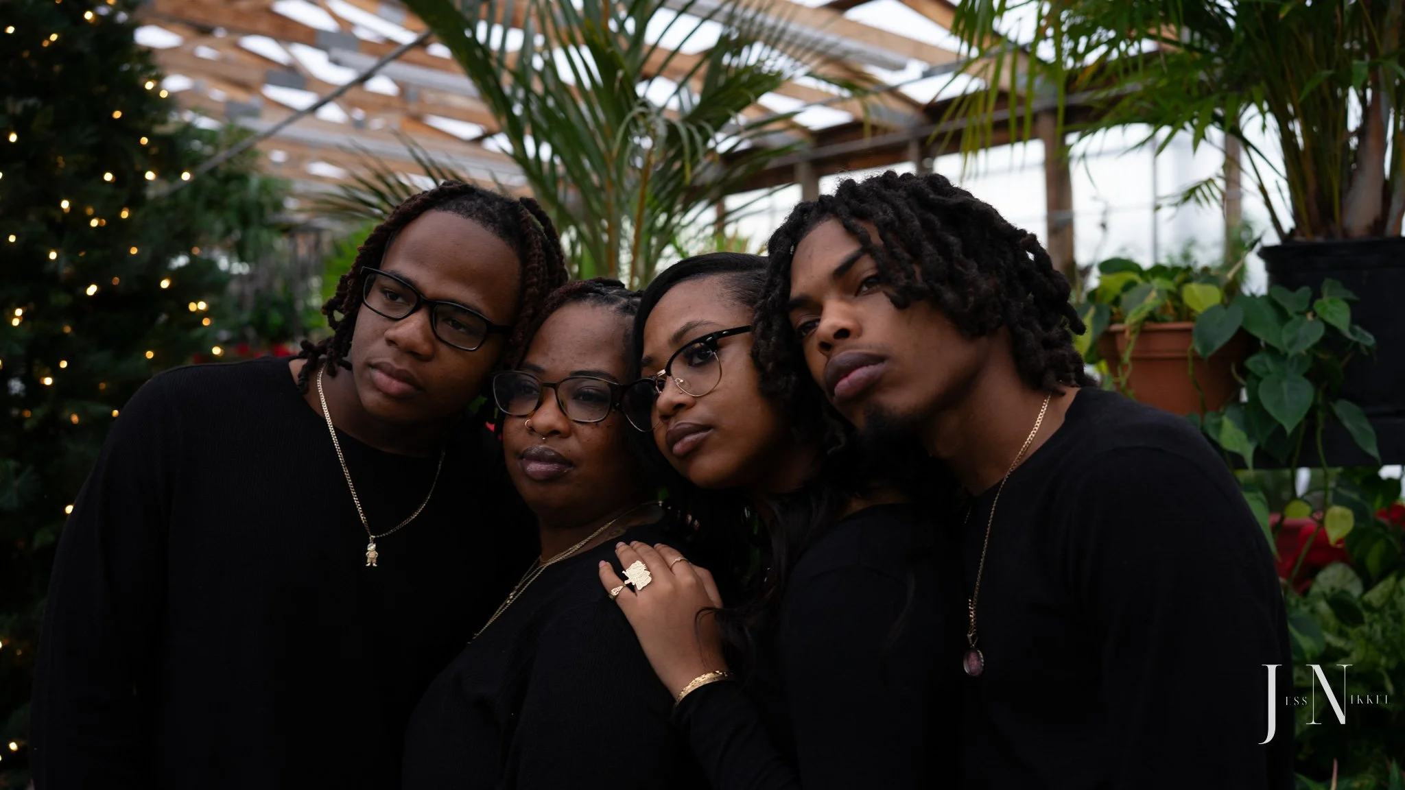 Capturing Family Christmas Moments In Green Spaces (A Natural Light Study with Unicorn Lane Studios Creative)