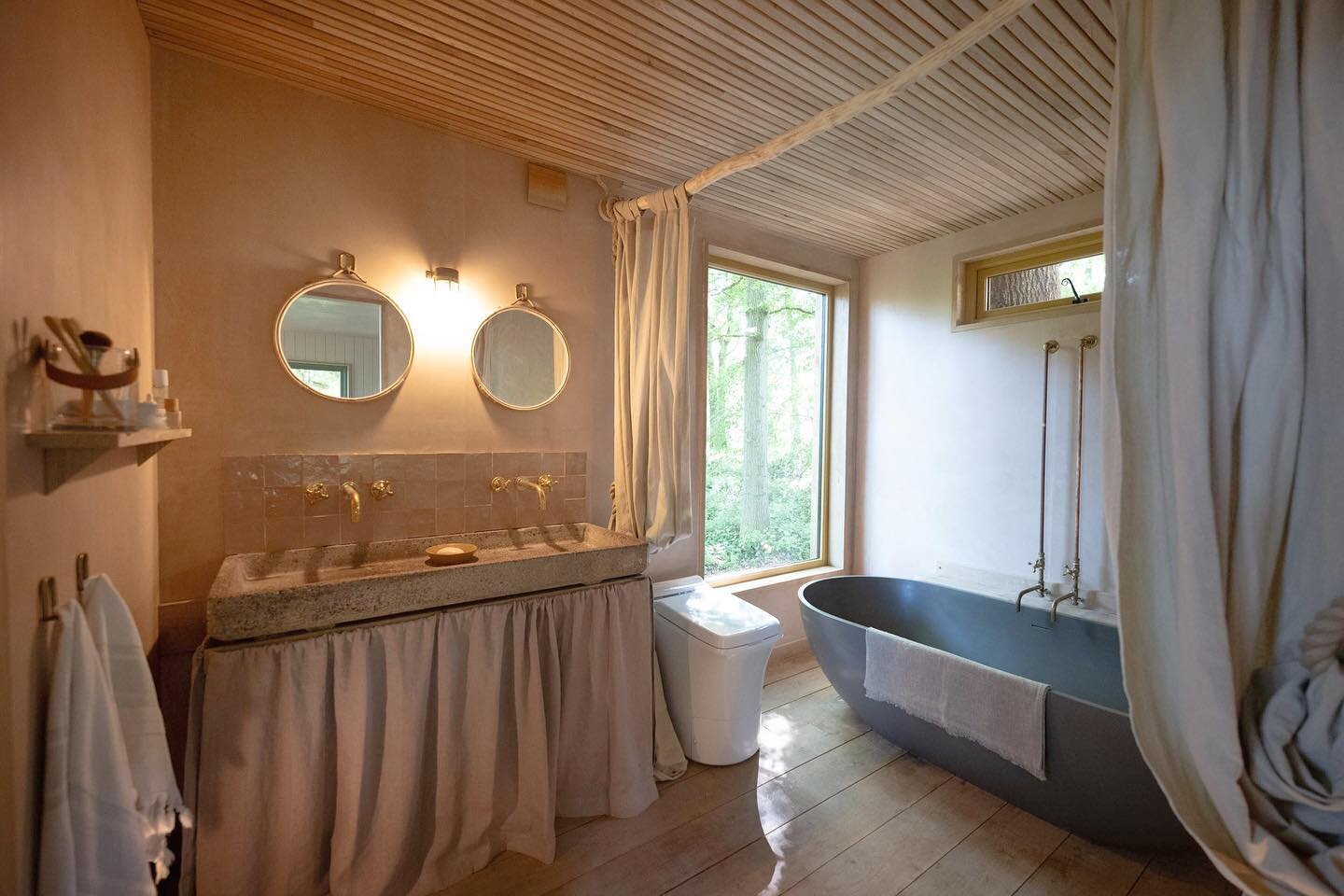 The bathroom ceiling in The Quist is painstakingly clad in oak running continuously from inside and into the shower area outside to pull the two spaces together into 1 bathroom. 

A hot outdoor shower is always a treat, and with total privacy in the 