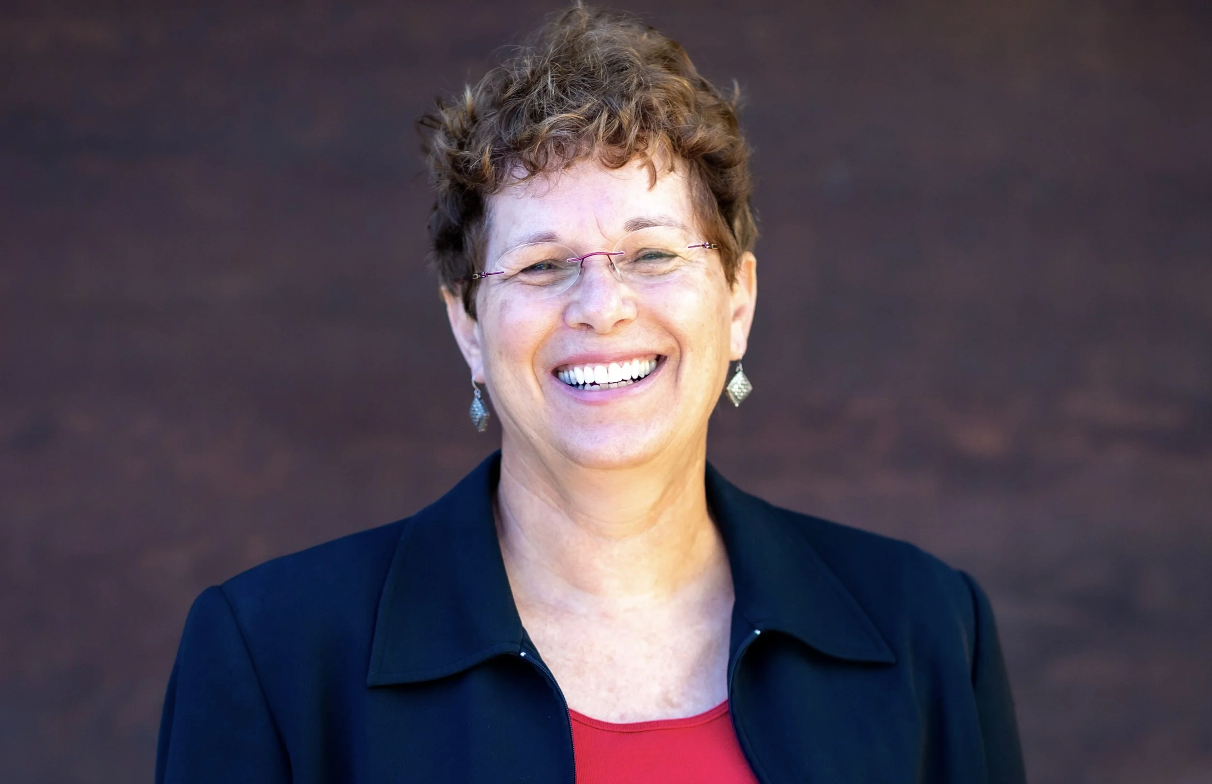 Dr. Rina Schul, a psychologist in San Diego, California, specializing in working with foreigners and immigrants, LGBTQ+, students and couples.