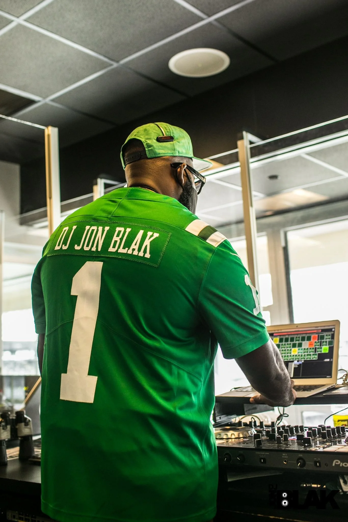 “New York Jets DJ Jon Blak performing live, professional DJ services for corporate and sports events in NYC.”