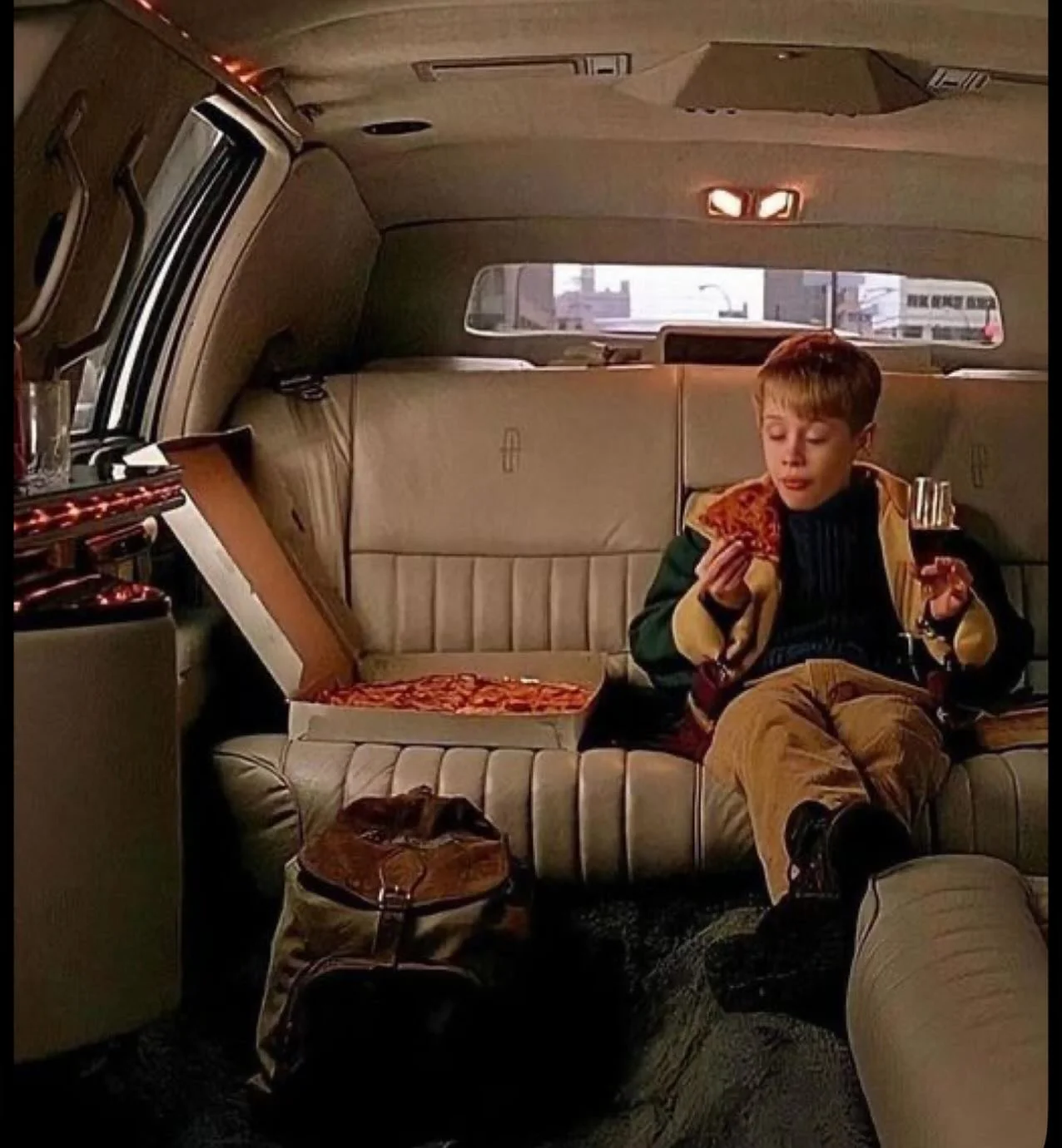 Merry Christmas and Happy Holidays ✨🍕 We had such an amazing year and are so grateful for our community and amazing staff! 

See you tomorrow!