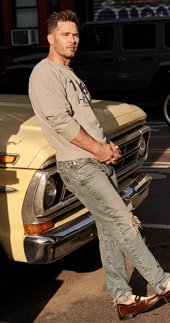 Luke Macfarlane 17.png