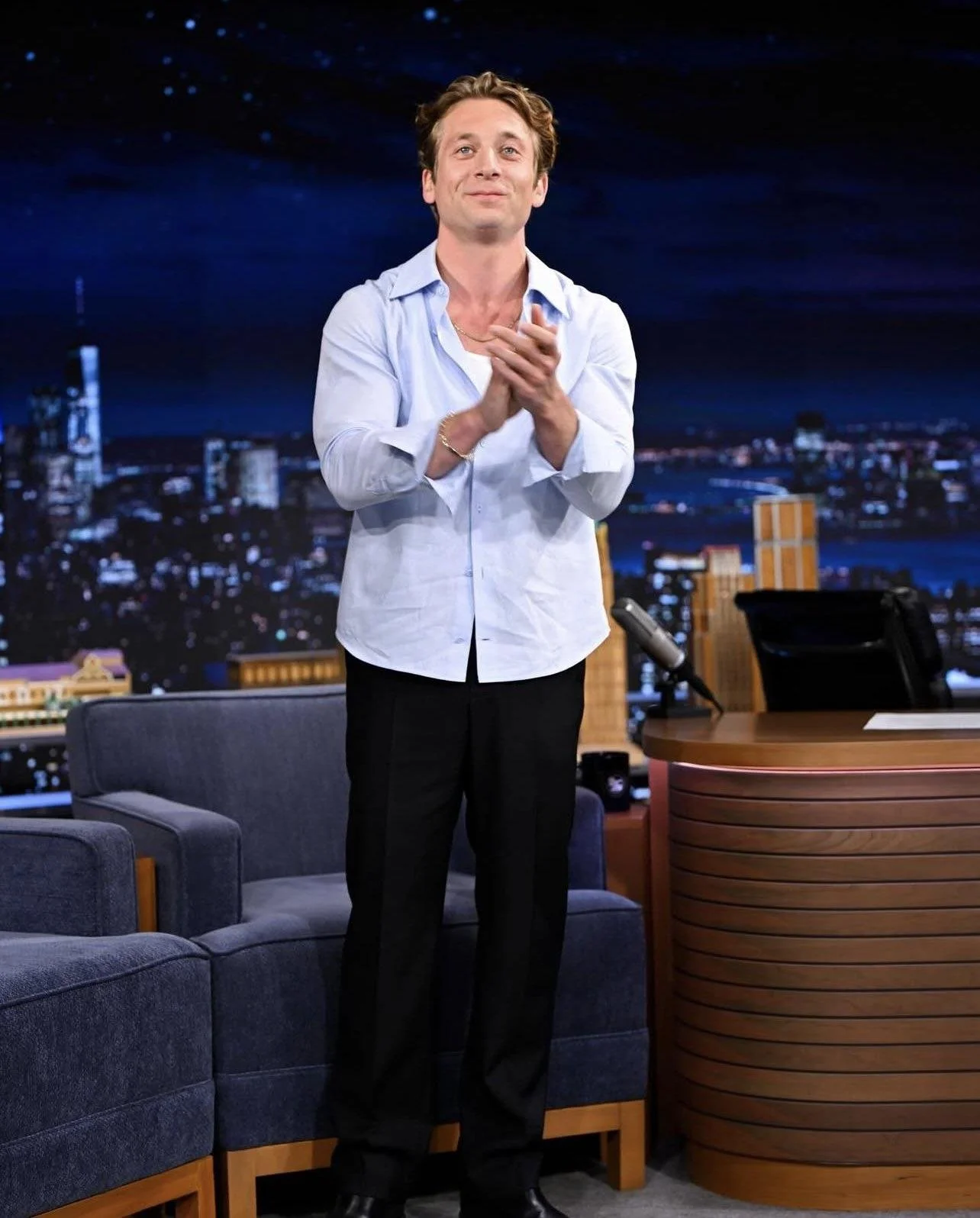 jeremy-allen-white-in-louis-vuitton-on-the-tonight-show-v0-dgi14osdqg9f1.jpg