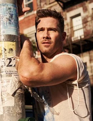 Luke Macfarlane 14.jpg