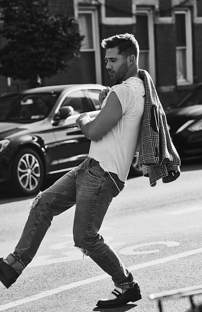 Luke Macfarlane 15.png