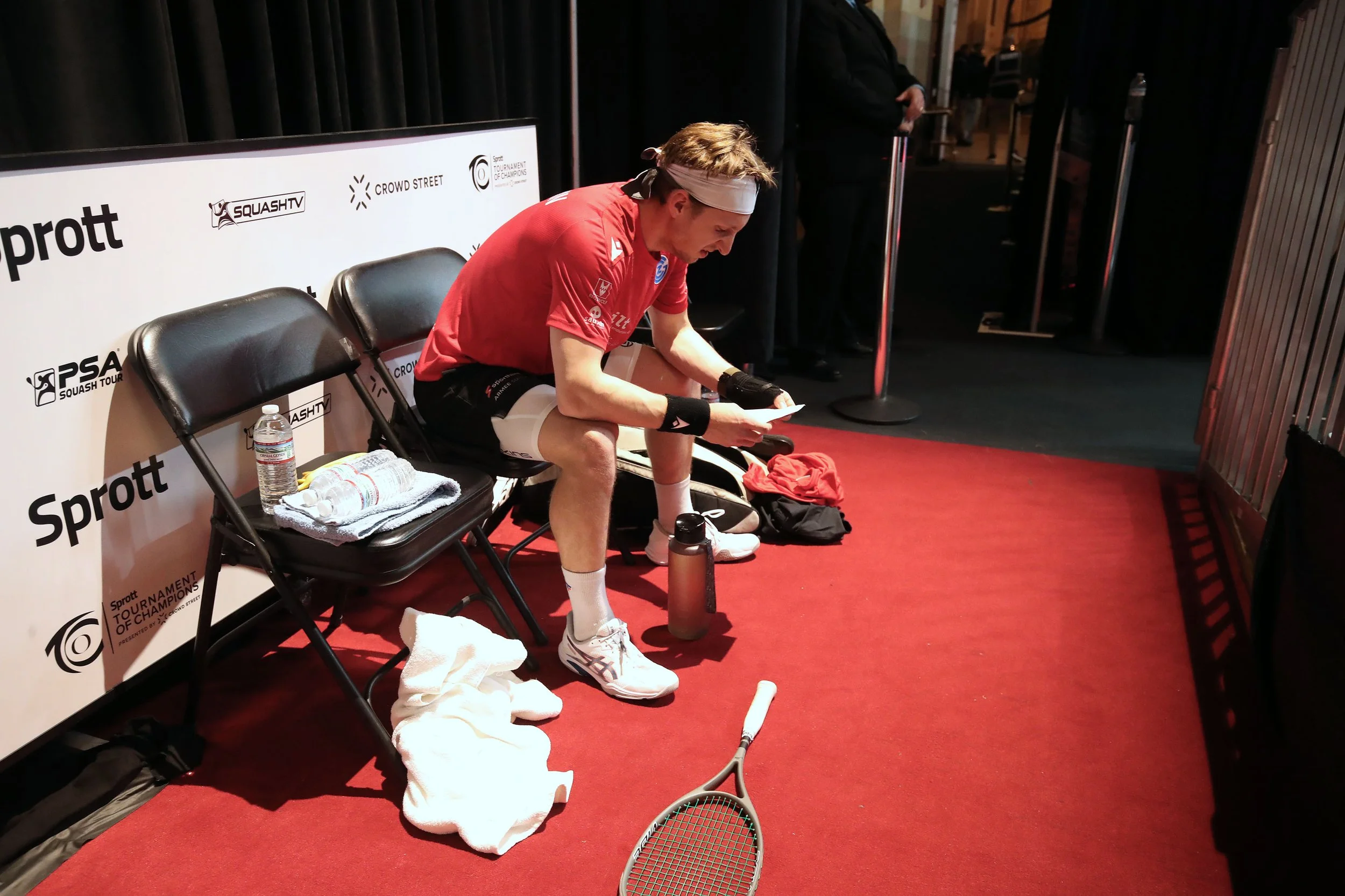 Dimitri reads notes b4 start 26TC06356.jpg