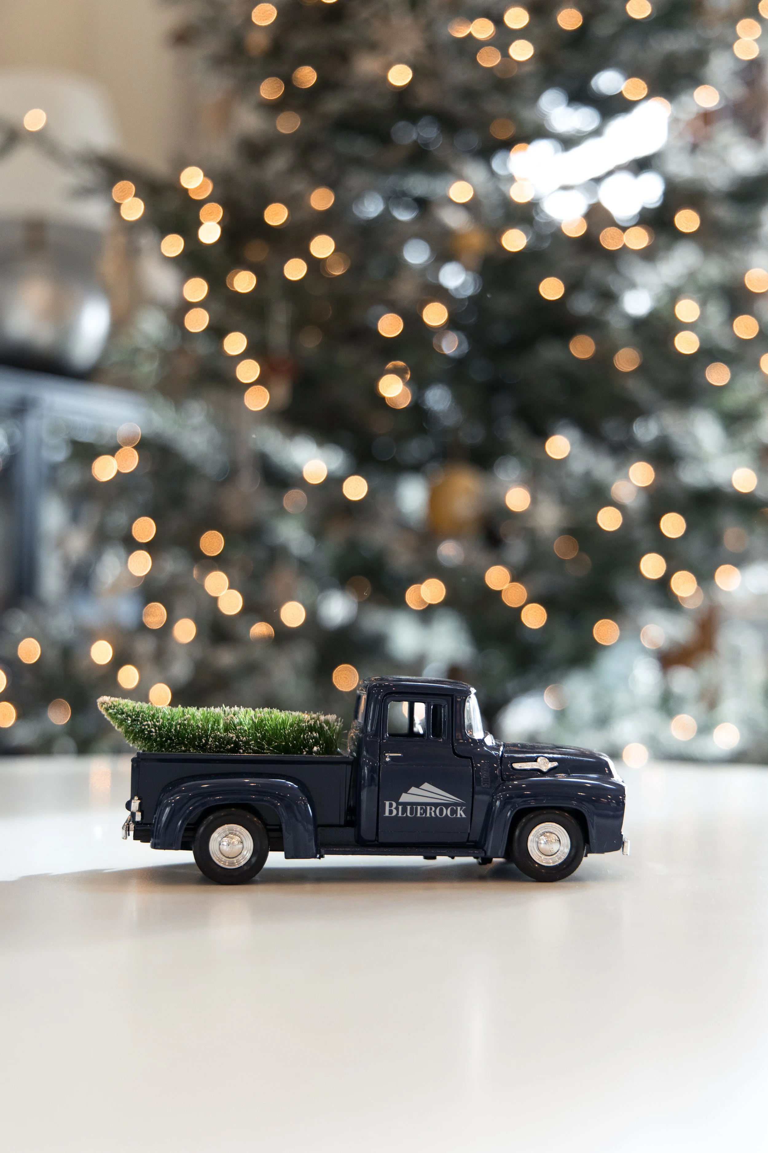 Home for the Holidays: Minimal Design Ideas for Your Holiday Decorating