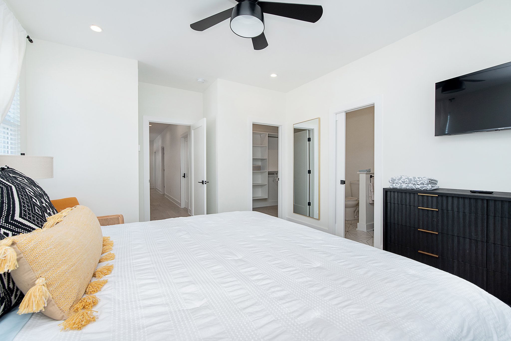 16_Primary Bedroom.jpg