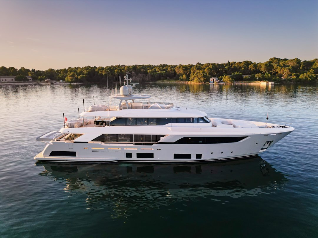 Custom Line Navetta 37 - Sokny