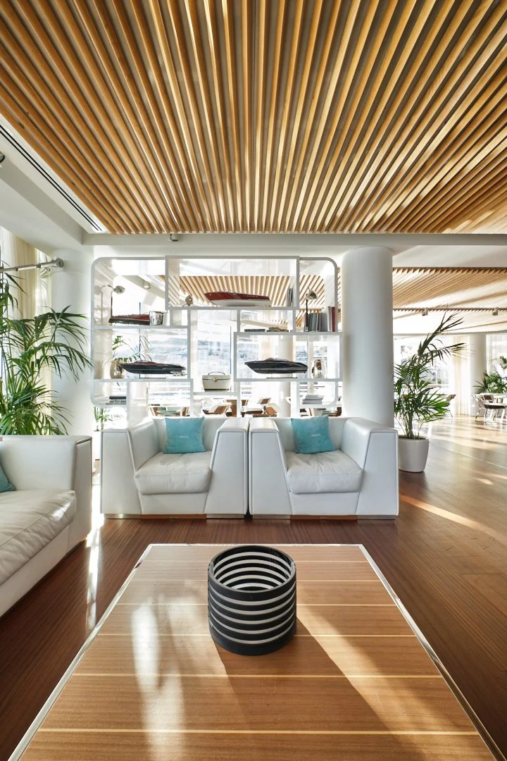 Yachtclub de Monaco design by Lord Norman Foster - Riva Bar