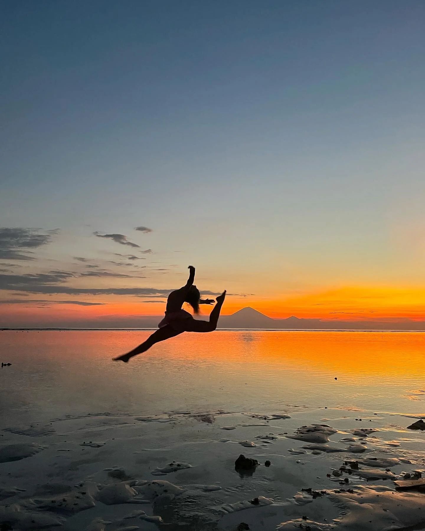 Sunsets on Gili hit different 🌅🌞✨🌺