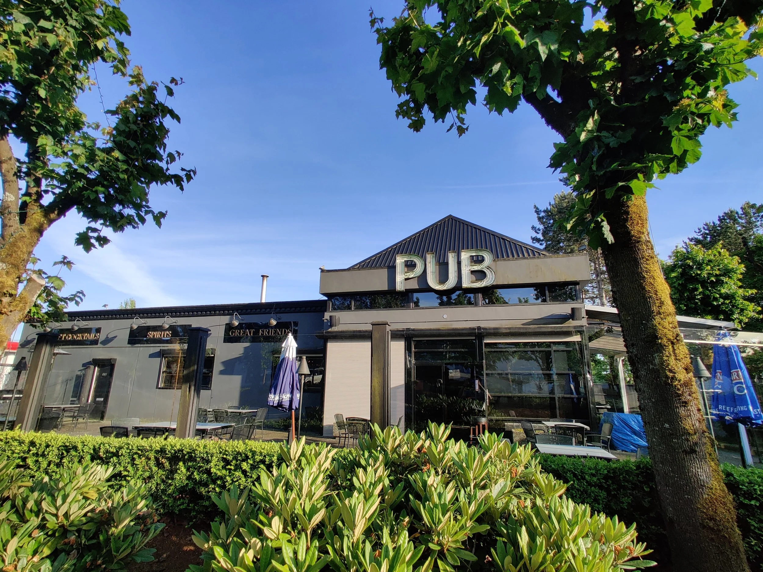 Golden Parrots Pub & Restaurant — TriLocal