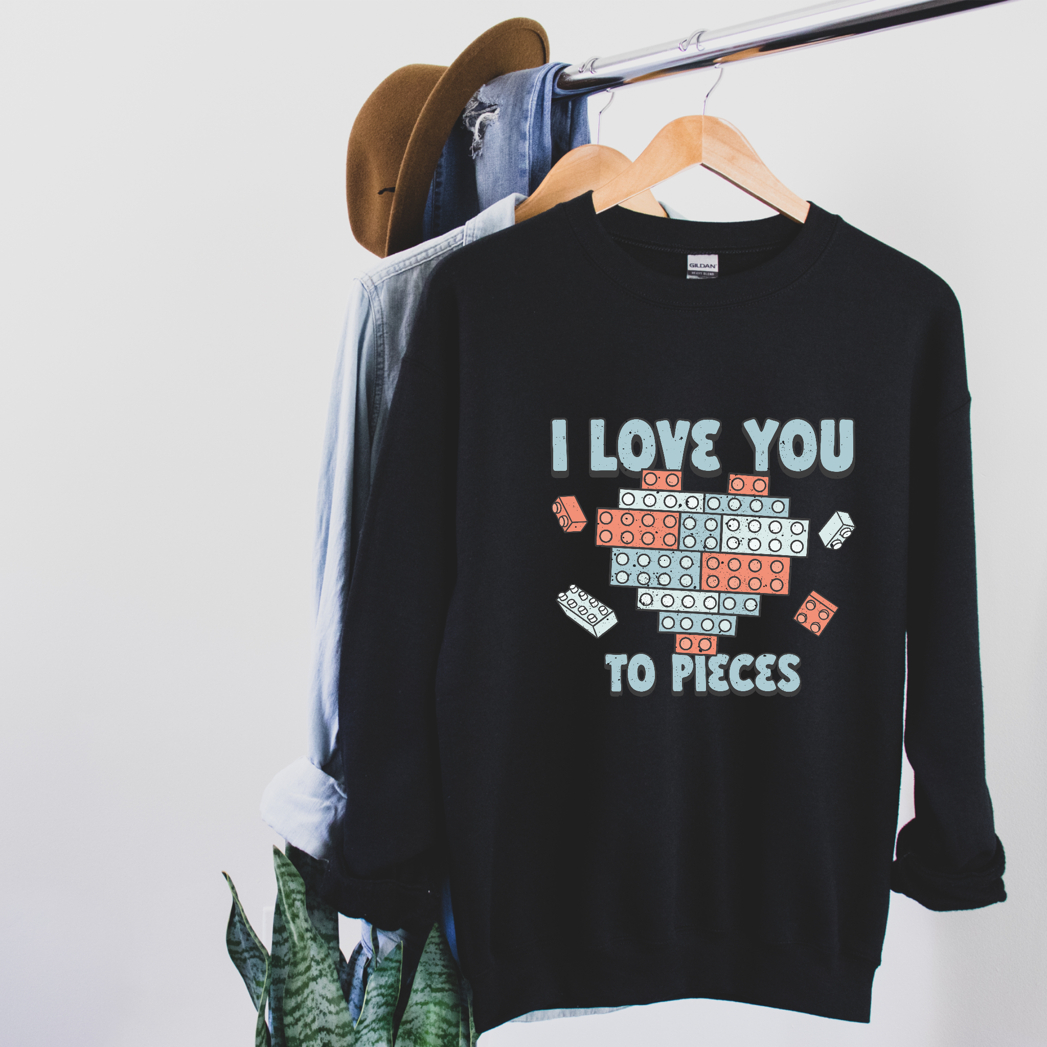 I_love_you_to_pieces_black_crewneck.png
