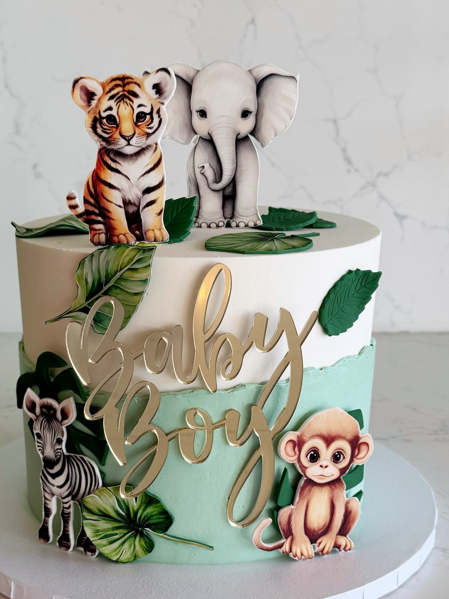 A cutie from this weekend with the most perfect cake plaque from @shopaalvo!

We can only take on a limited number of custom orders each week&mdash;if you&rsquo;ve got a celebration coming up, reach out early so we can make something sweet for you!

