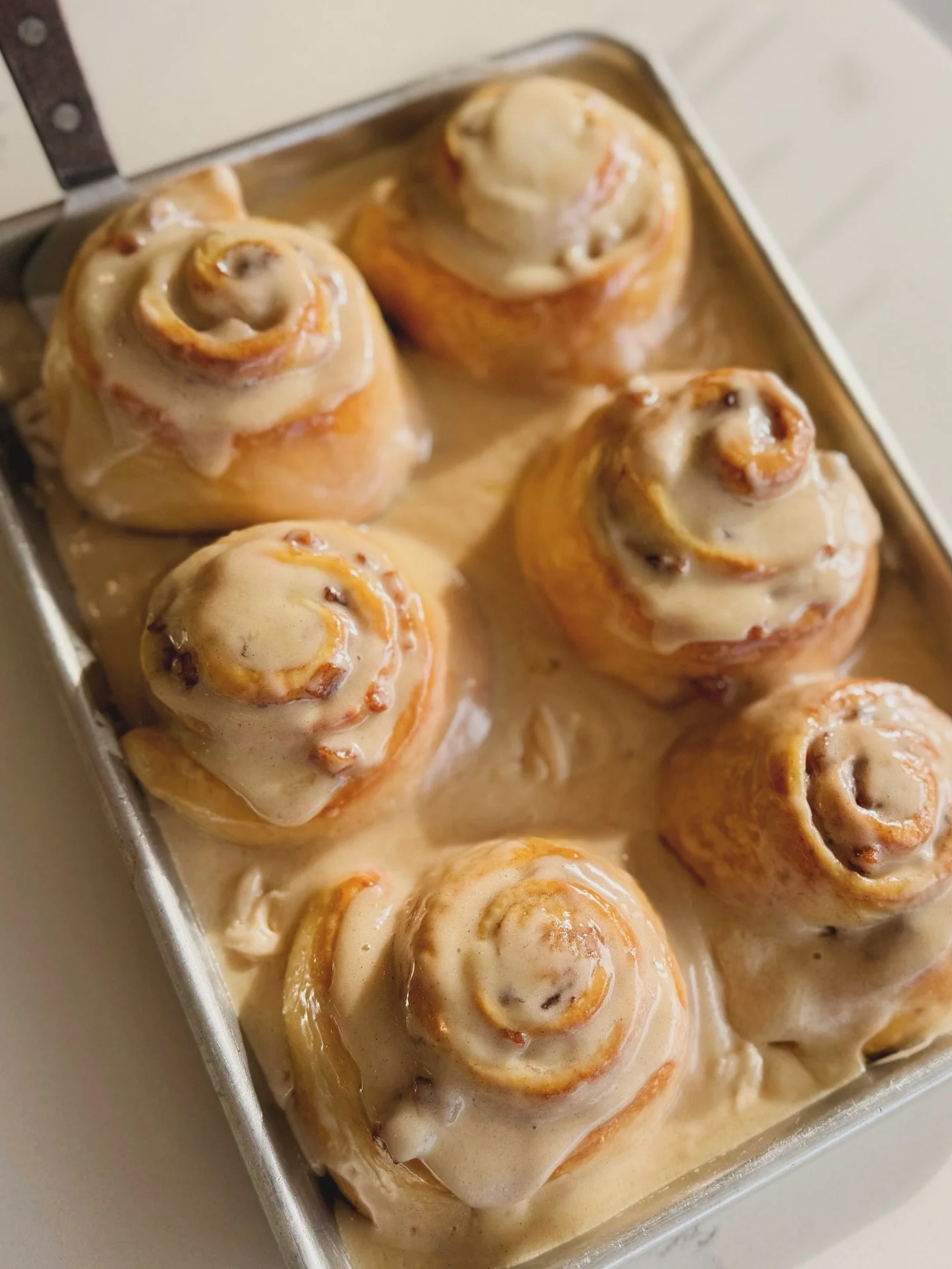 Apple 👏 Pie 👏 Cinnamon 👏 Rolls 👏

Our perfectly pillowy cinnamon roll dough with a spiced apple filling and maple cream cheese frosting. Available Thursday-Saturday for the month of November. These are the perfect blend of Fall flavors. 🥧🍁🍂 Co