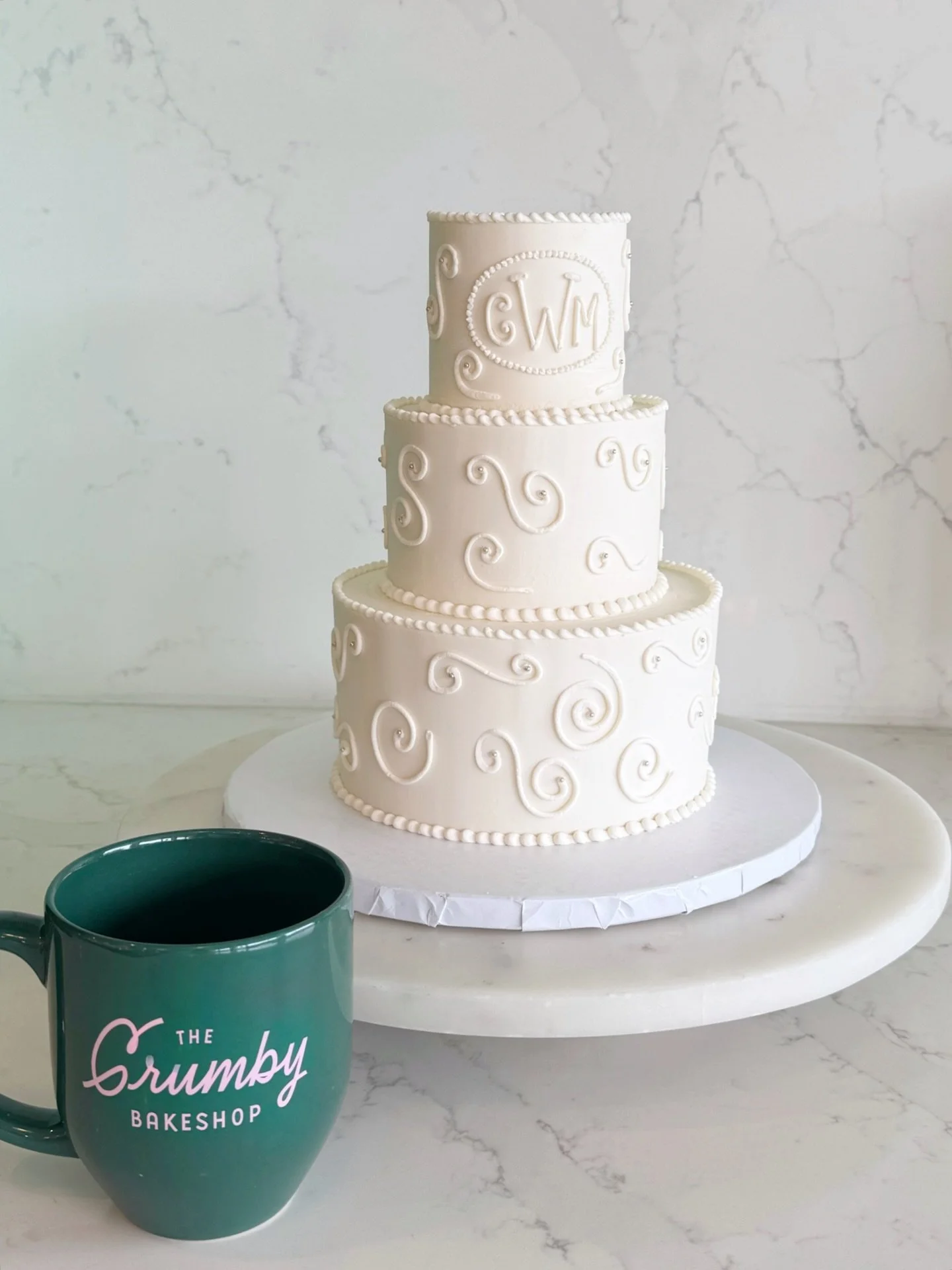 This is your sign to order a miniature version of your wedding cake for your next anniversary. 🥹

#houstonbakery #houstoncakes #houstoncustomcakes #customcakeshouston #anniversarycake