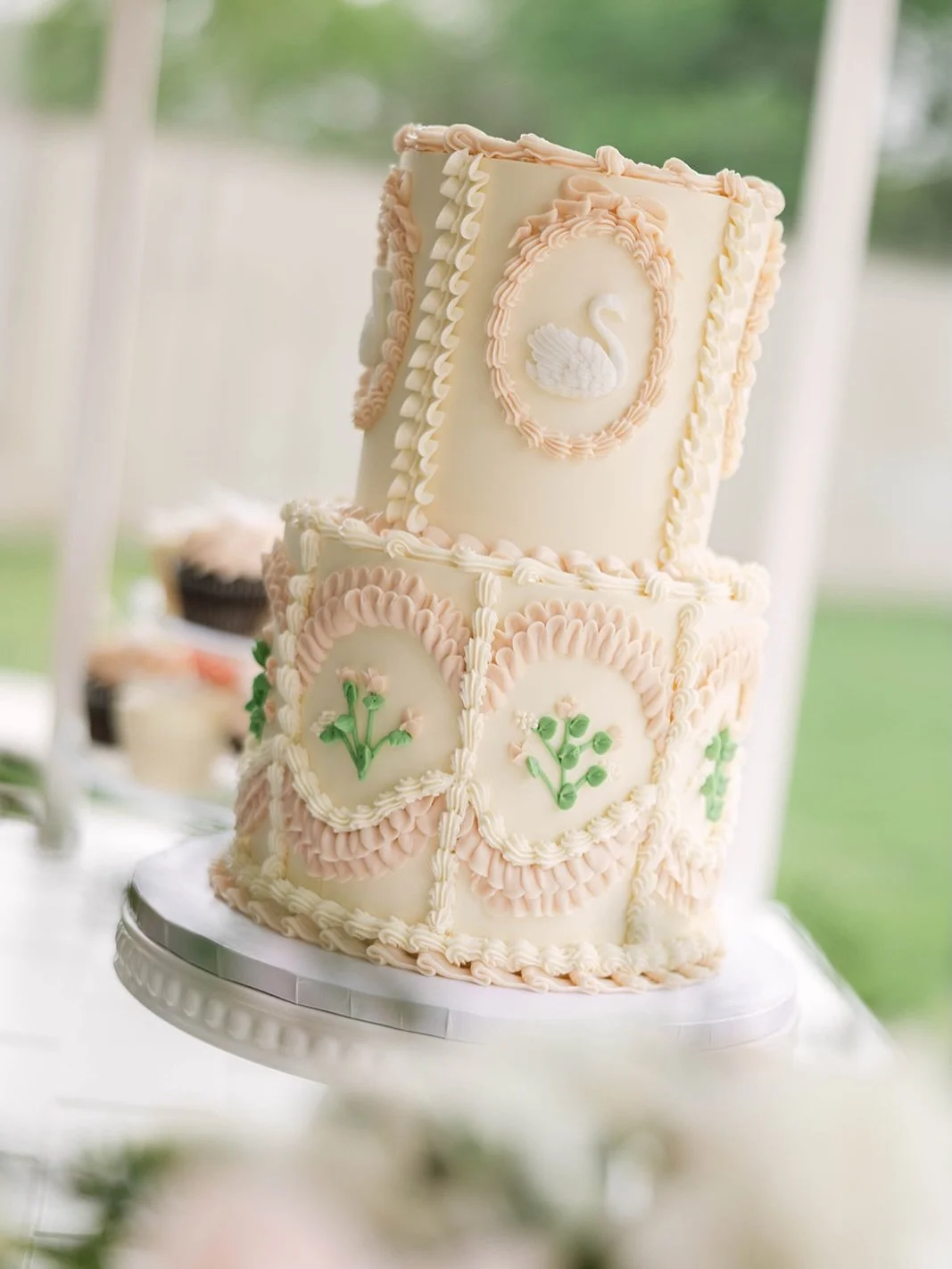 Cake, cookies, and cupcakes for the prettiest baby shower we ever did see. 🦢🎀

#houstonbakery #houstoncakes #houstoncookies #houstonmoms