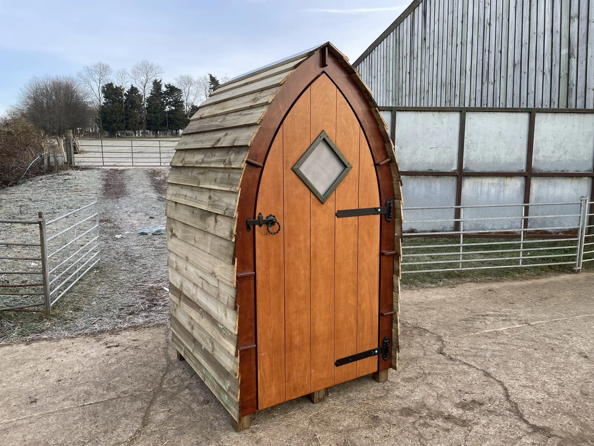 Composting loos and toilets, ideal for gardens, open spaces public ...