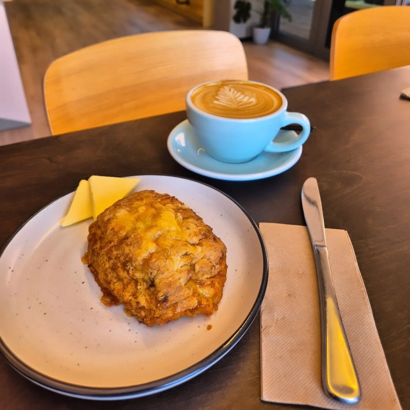 Good morning!! 

We're open from 8am for your caffeine and coffee fix!!

See you soon 😎

@kokakocoffee