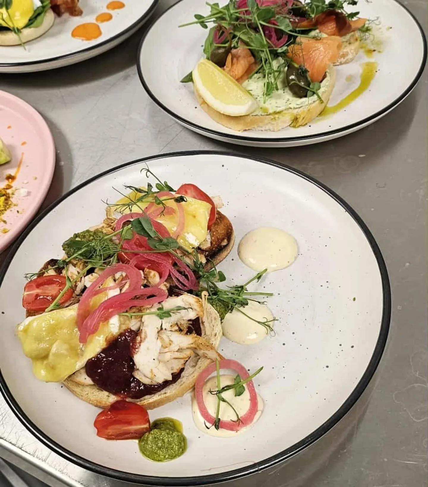 Smoked chicken or smoked salmon&hellip; which bruschetta are you choosing? 🤔✨

 Flavoursome, fresh toppings, and that Mavis magic.
Pop into Mavis Lounge and treat yourself today!

Open from 8am 🌟 Monday -  Friday 🌟