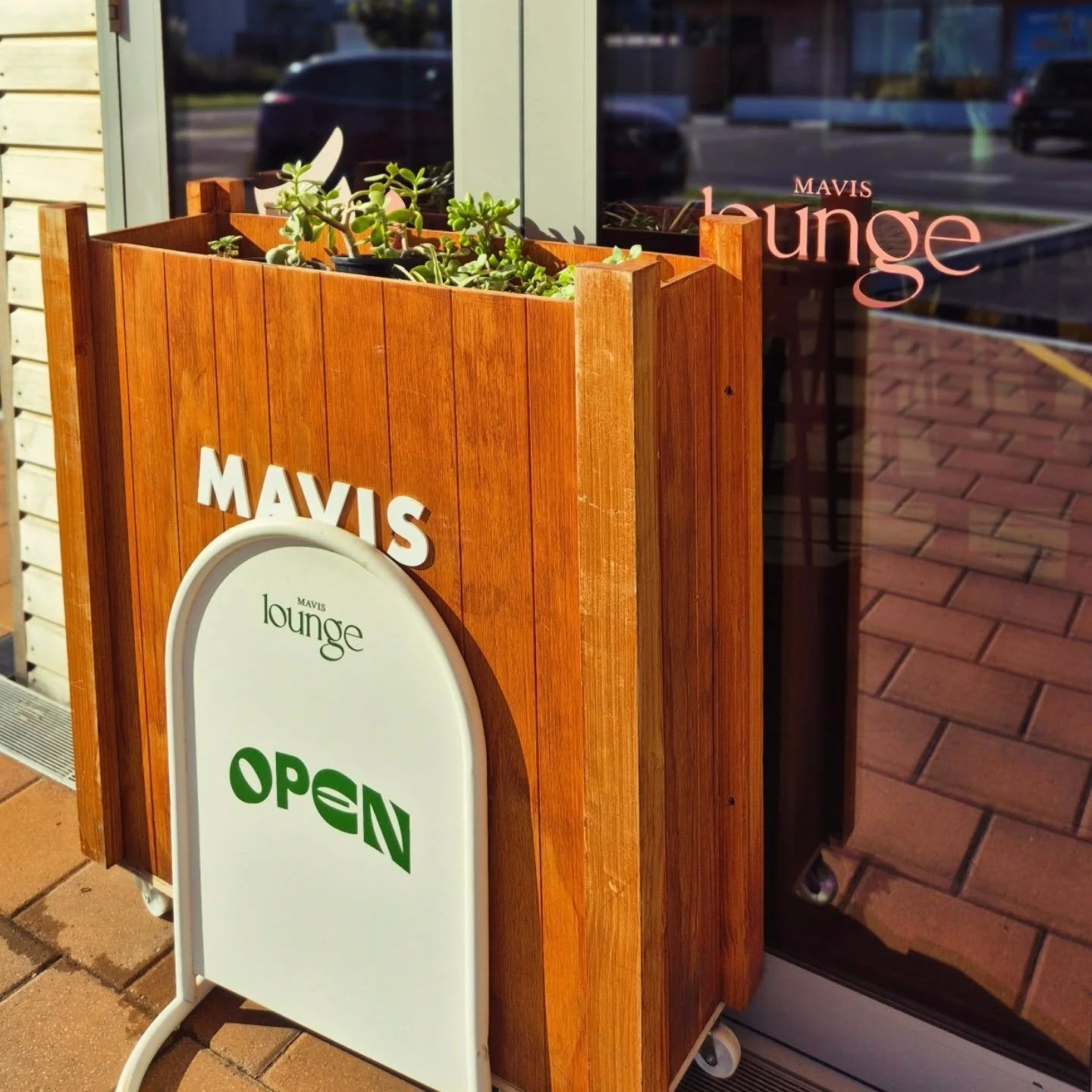 Need a spot for coffee, brunch or lunch? ☕✨

Come find us at Mavis Lounge 
📍 41 Kawera Place, Pukete
Just behind The Base Shopping Centre!

Plenty of parking, delicious food and the perfect place to catch up with friends 💛

Open Monday - Friday ✨️
