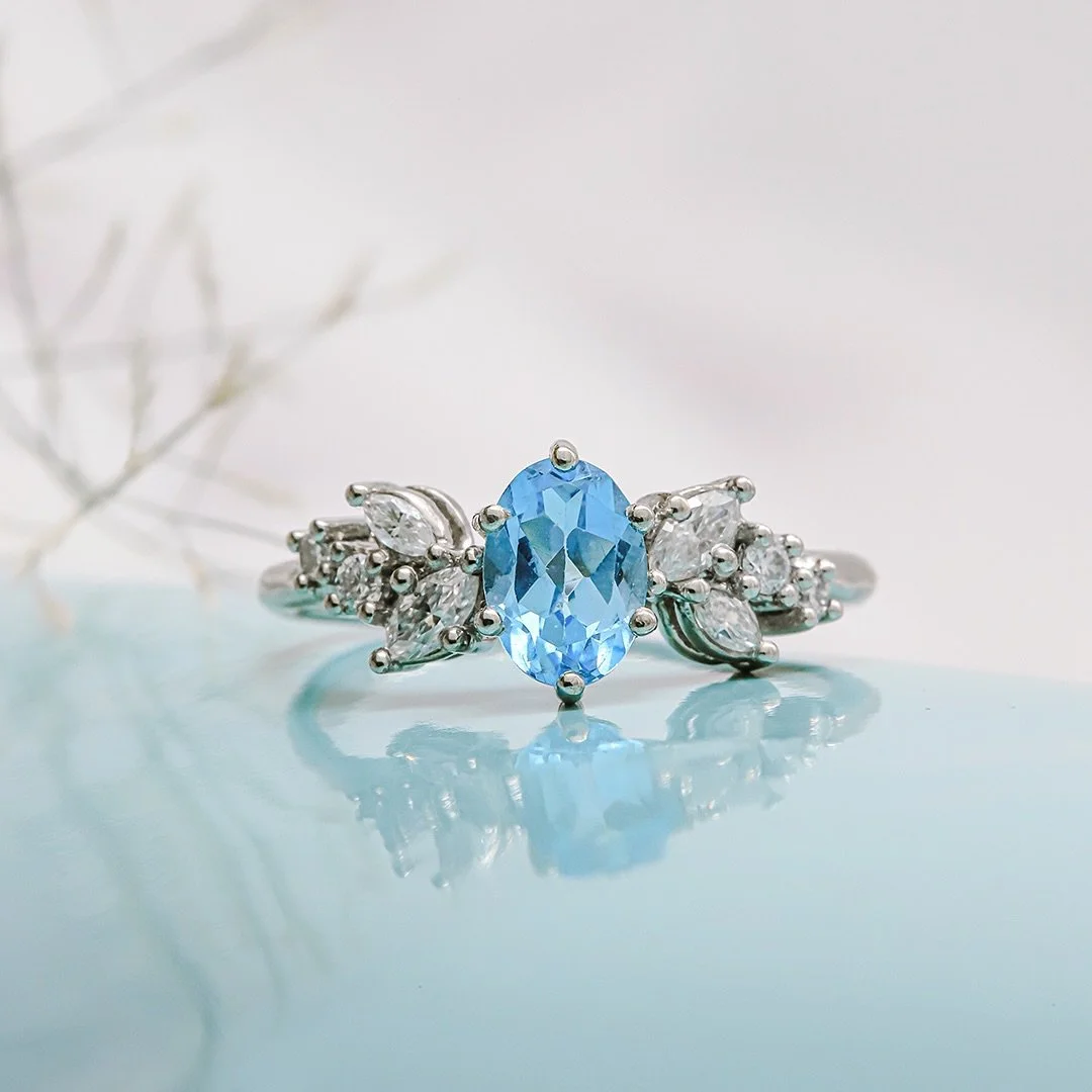 Mit dir im Meer P&amp;A 💍 

Patrick nos busc&oacute; con una idea s&uacute;per espec&iacute;fica para su anillo de compromiso. 💍✨

El resultado: una pieza &uacute;nica, cargada de amor y detalles que roban el aliento. 😮&zwj;💨

Ser parte de este m