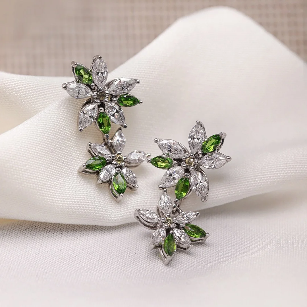 Aretes Jazm&iacute;n: un regalo bien pensado 🤍✨

Pino quer&iacute;a sorprender a su esposa Jazm&iacute;n con un detalle inolvidable&hellip; 🥰

&iexcl;Aretes inspirados en la flor jazm&iacute;n, que hicimos exclusivamente para ella! 🫶

Creamos esta