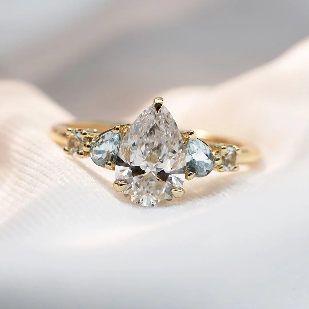 Ab imo pectore 🩵

Gustavo nos escribi&oacute; pidiendo informes sobre anillos de compromiso. 💍

Hab&iacute;a un dise&ntilde;o que le hab&iacute;a llamado la atenci&oacute;n y nos pregunt&oacute; si hab&iacute;a manera de personalizarlo. ✨ 

Nos com