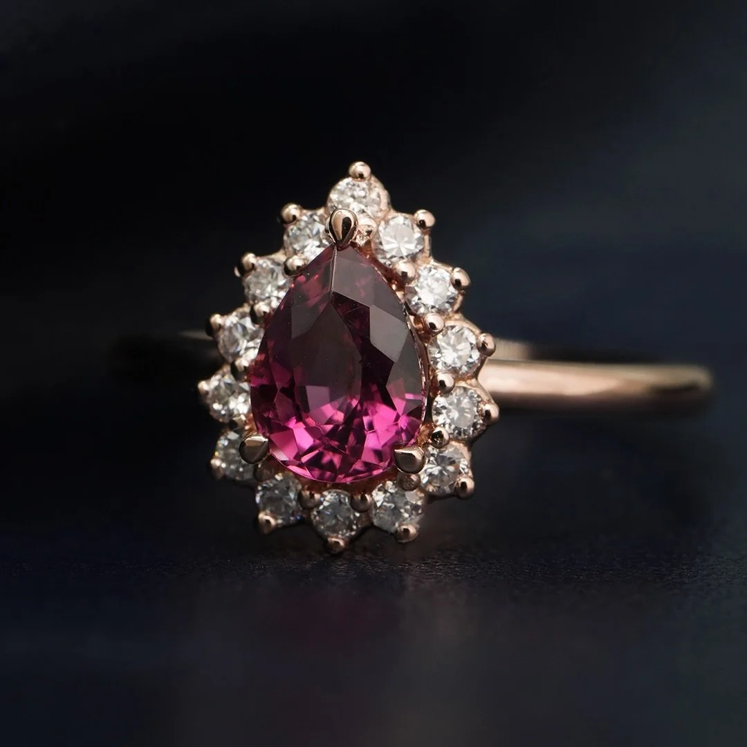 &iquest;Y si nos casamos como amigos? 💍

&Aacute;ngel nos encarg&oacute; este anillo tan especial y &uacute;nico.

Lleg&oacute; con un dise&ntilde;o de referencia que le encantaba pero quer&iacute;a algo 100% suyo. 

El resultado nos dej&oacute; sin