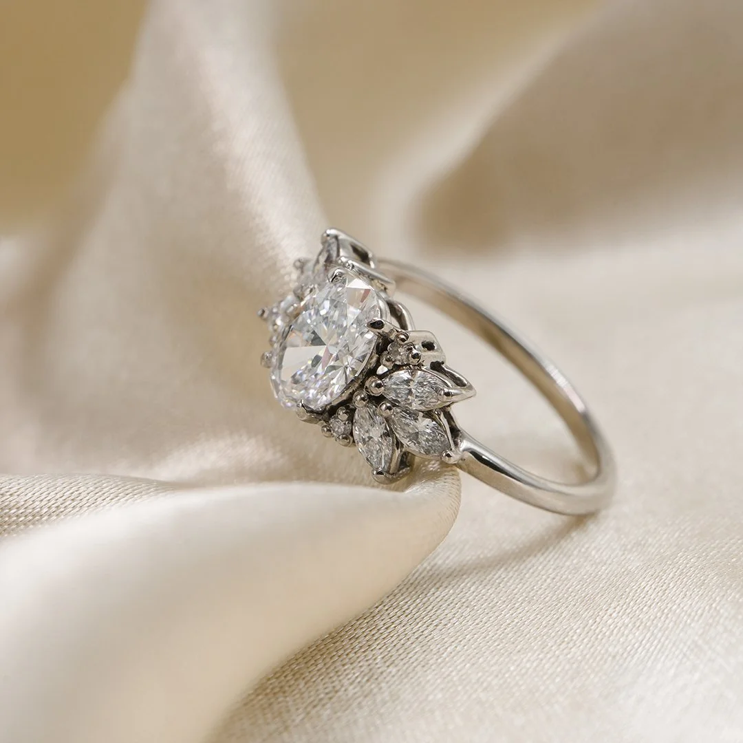 (Mermaid) Anillo de compromiso de oro blanco 14K con diamantes lab - TUGARIM