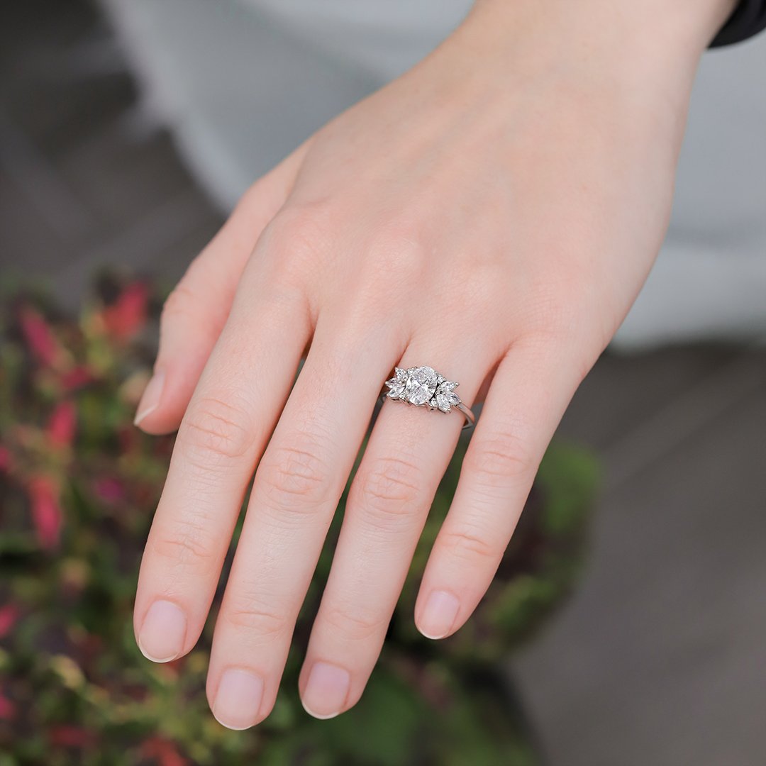 (Mermaid) Anillo de compromiso de oro blanco 14K con diamantes lab - TUGARIM