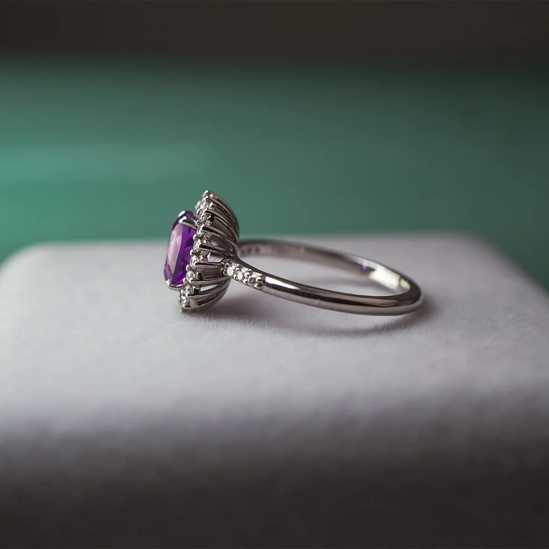 Anillo oro blanco 14k con amatista y diamantes lab - TUGARIM