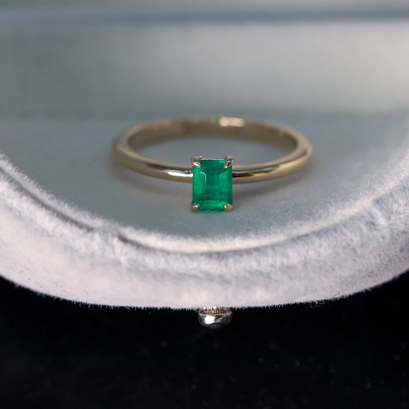 Anillo oro amarillo 14k con esmeralda - TUGARIM