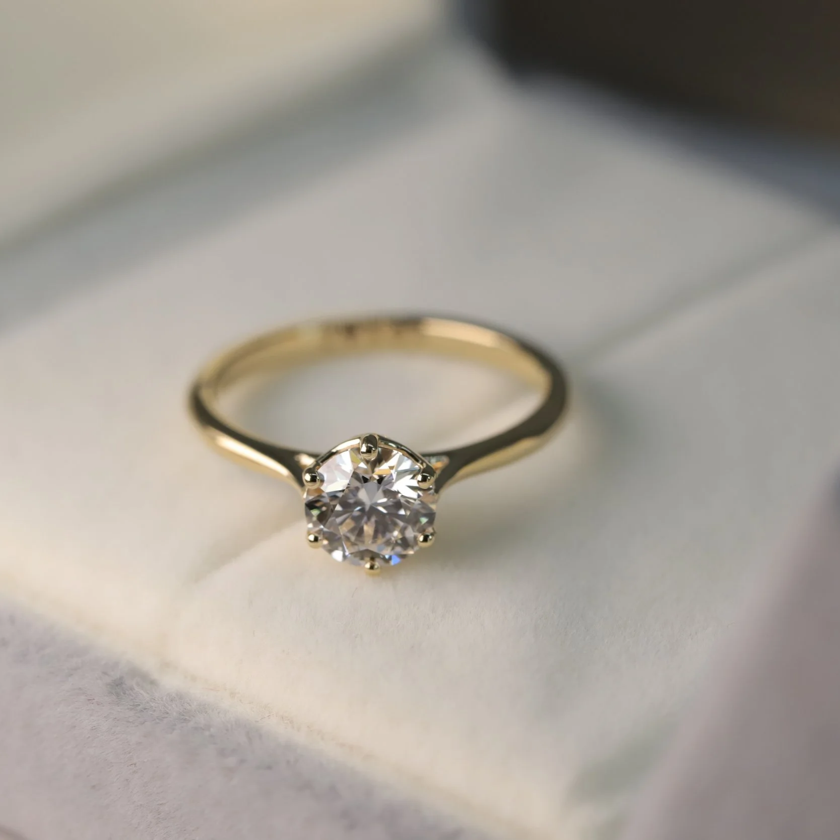 (Loto) Anillo de compromiso de oro amarillo 14K con diamante lab - TUGARIM