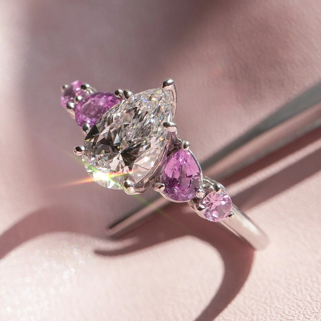 Anillo de oro blanco 14K con diamante IGI y zafiros rosas - TUGARIM