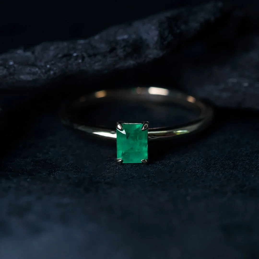 Anillo oro amarillo 14k con esmeralda - TUGARIM