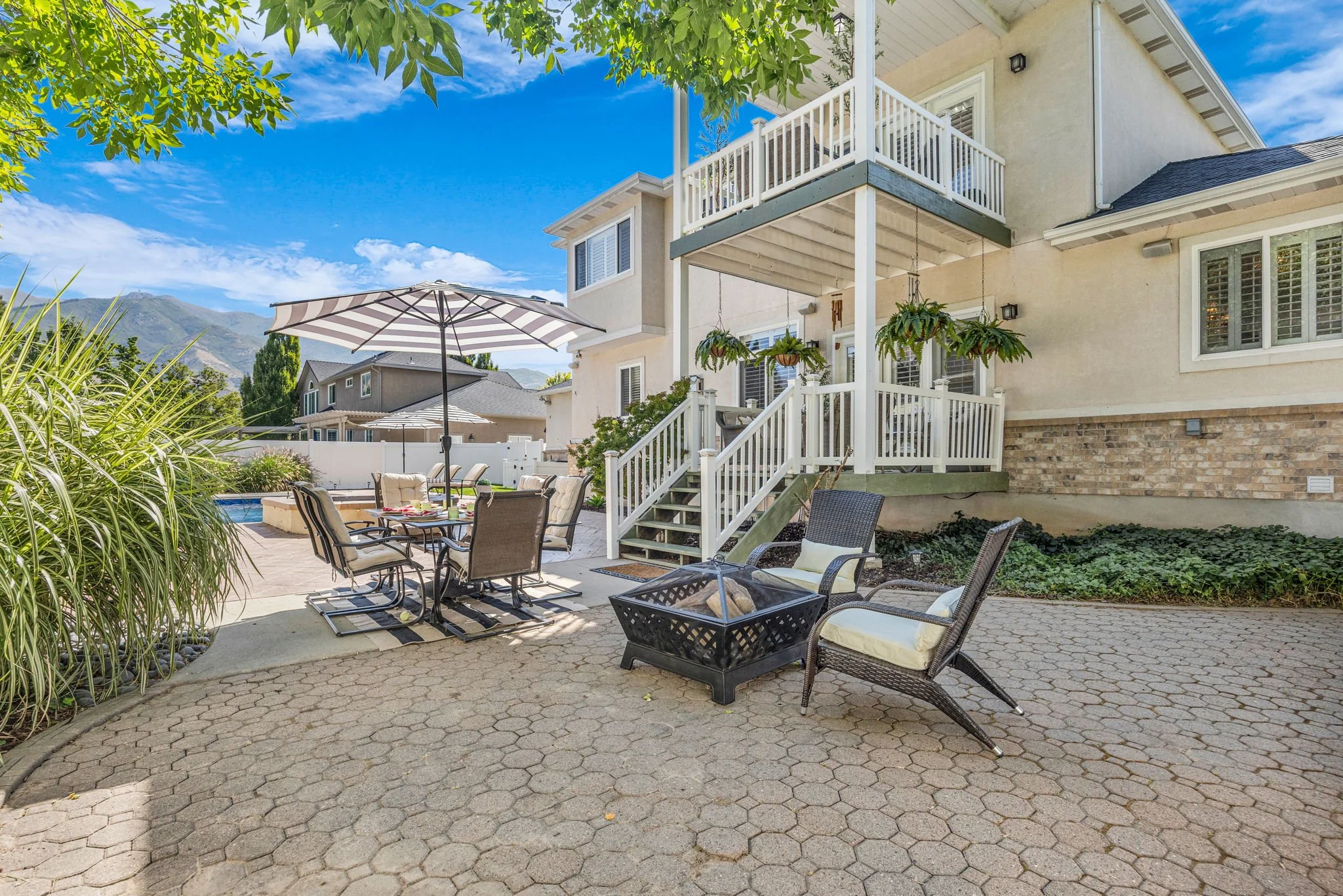 55-web-or-mls-557-warm-springs-dr.jpg