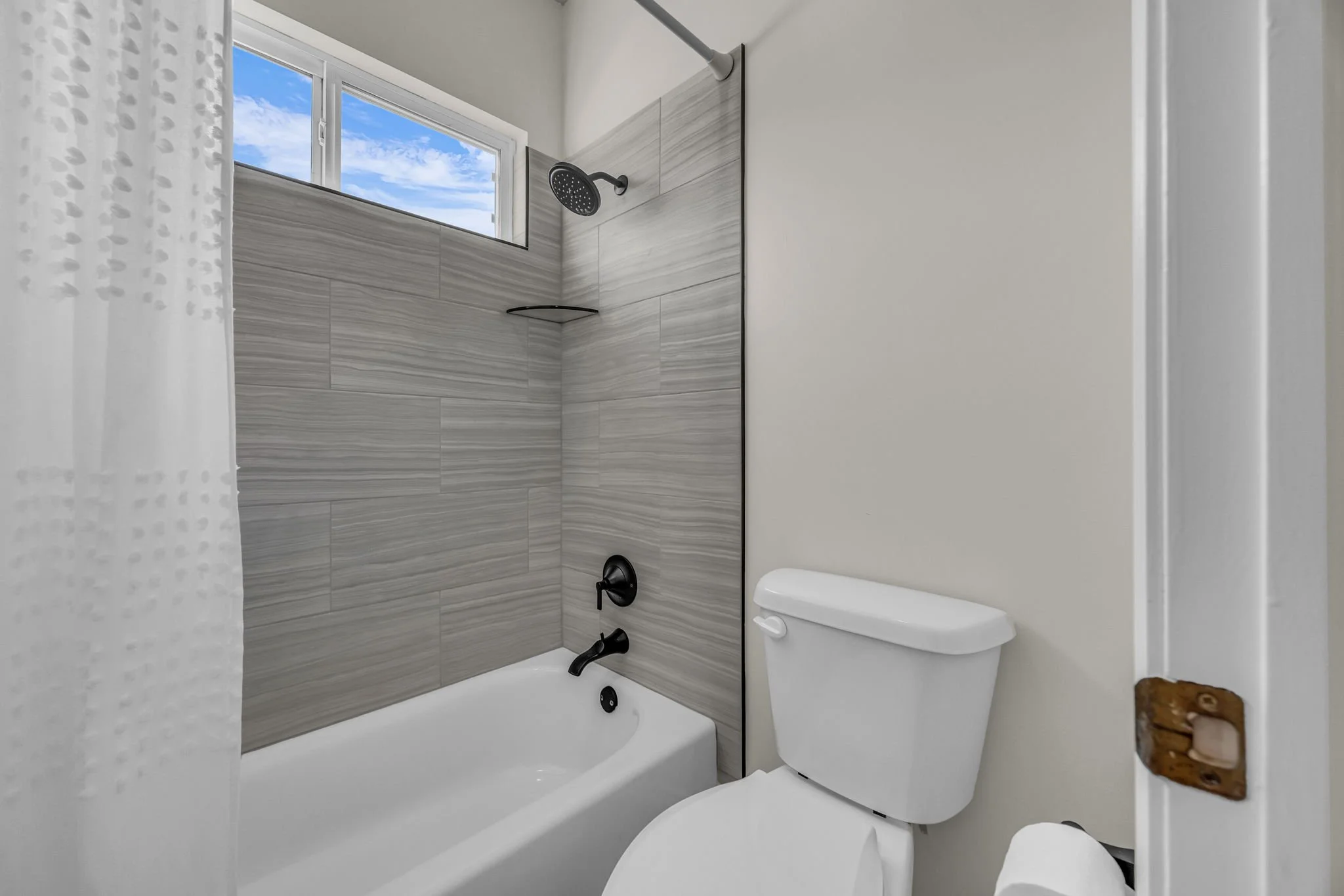 47-web-or-mls-557-warm-springs-dr.jpg